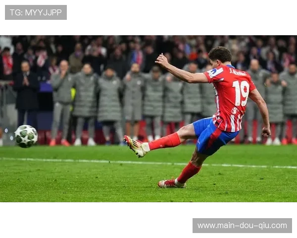 裁判判罚尺度引热议,欧冠执法统一性受关注 裁判判罚尺度引热议,欧冠执法统一性受关注